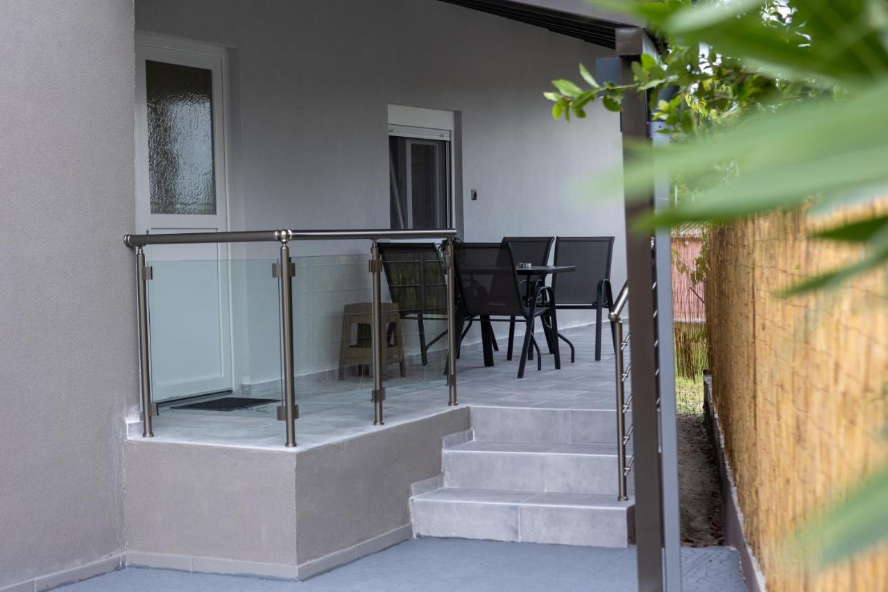 K&M Villas Nea Kallikrateia Екстериор снимка